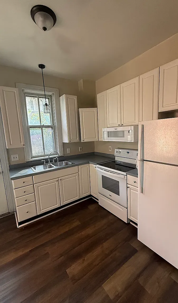 3 bed, 1314 sqft, $2,000 — Photo 1
