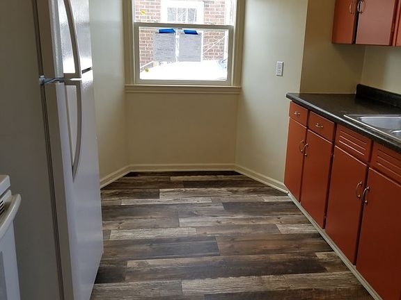 4th image of 2623 Custer Ave