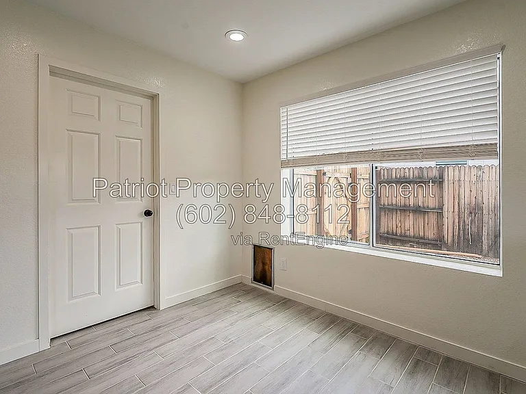 7003 W Sierra St — Photo 11