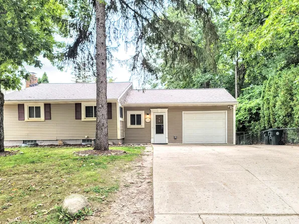 1176 Forest Lake Blvd, Lake Orion, MI 48362