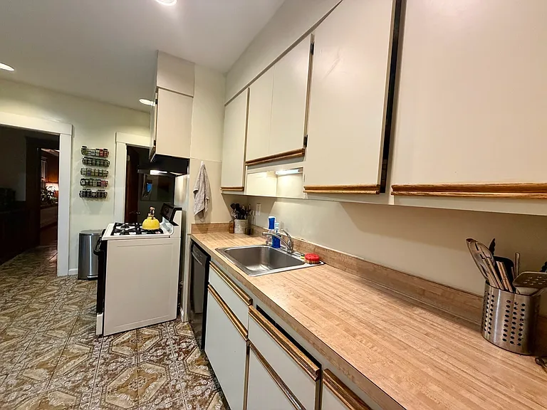 33 Pearl St #1 — Photo 11