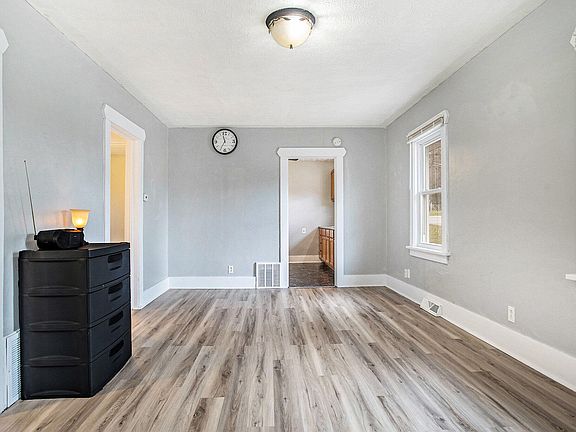4th image of 239 Sharon Ave
