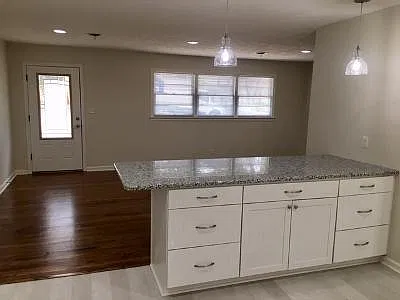 3 bed, 1605 sqft, $1,600 — Photo 2