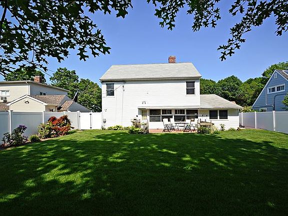 3rd image of 90 E Cypress Ln