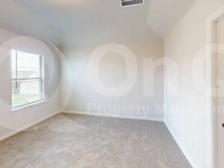1840 Rosedale Ave — Photo 16