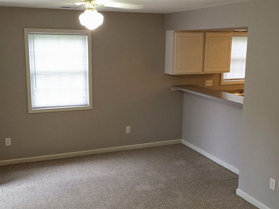2nd image of 3321 S Oaklawn Cir