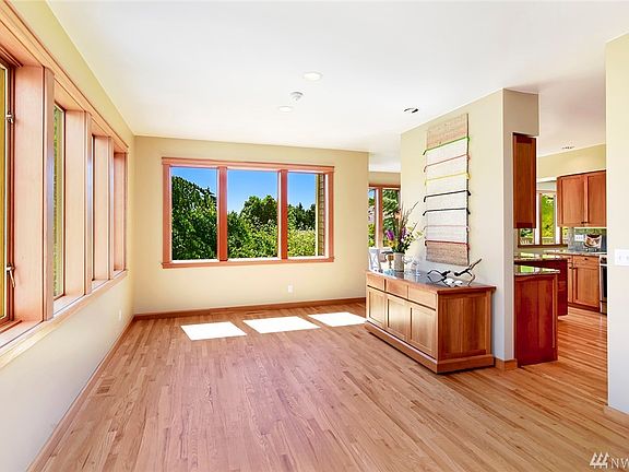 4th image of 4757 Tangleberry Ln NE