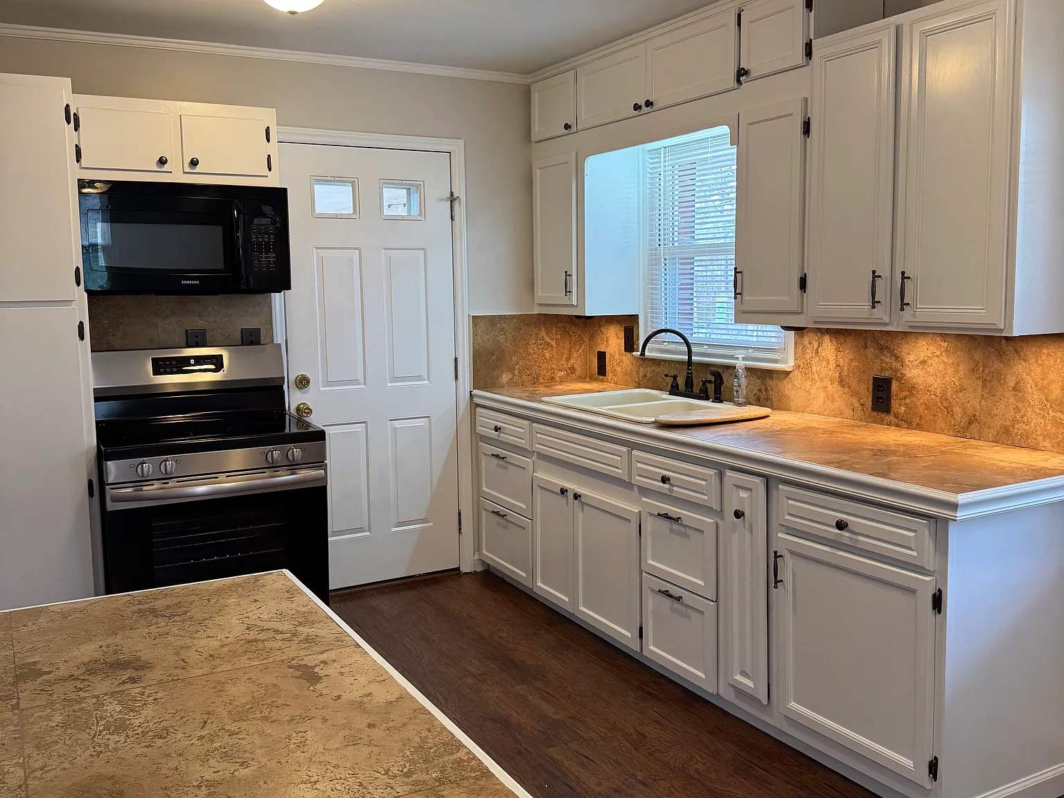 2 bed, 1000 sqft, $1,495 — Photo 4