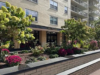 6600 Blvd East, #18A
