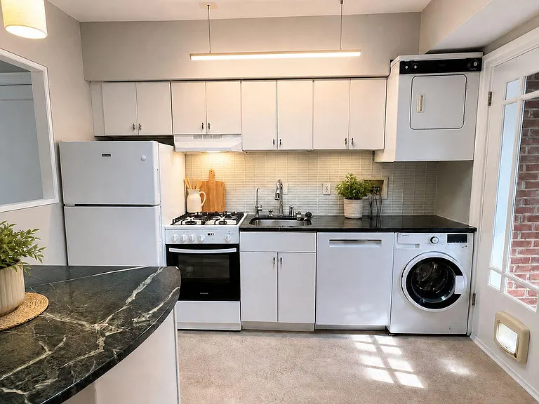 300 Commonwealth Ave #4 — Photo 8