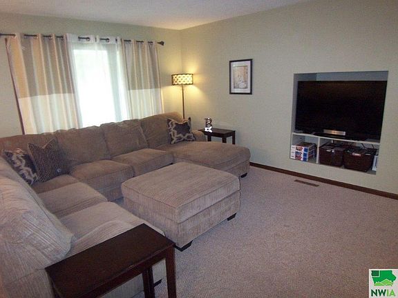 5th image of 3208 Cheyenne Blvd