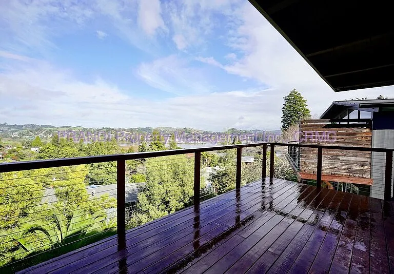 225 California Ave — Photo 1