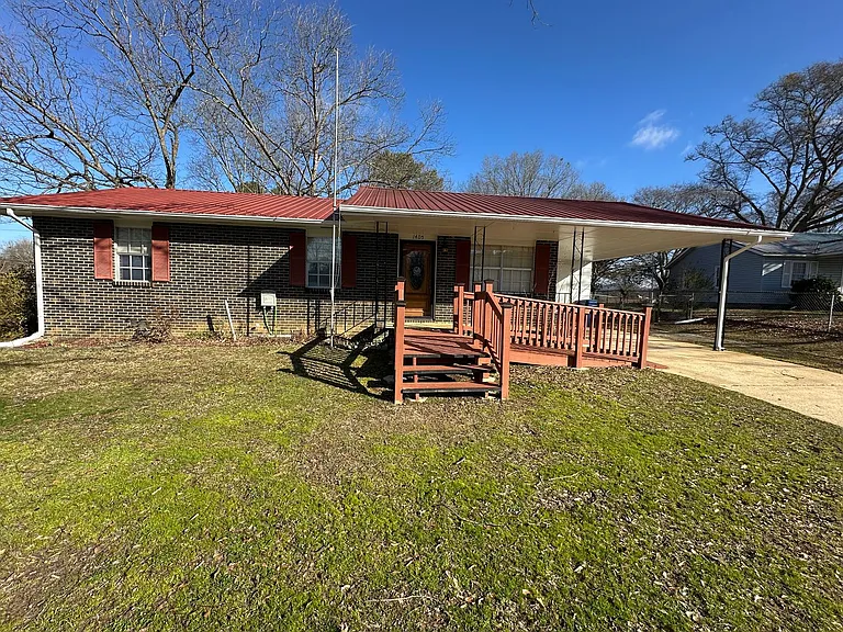1405 Circle Dr — Photo 2