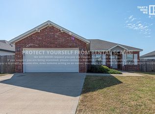 211 Grove Ln, Maumelle, AR 72113