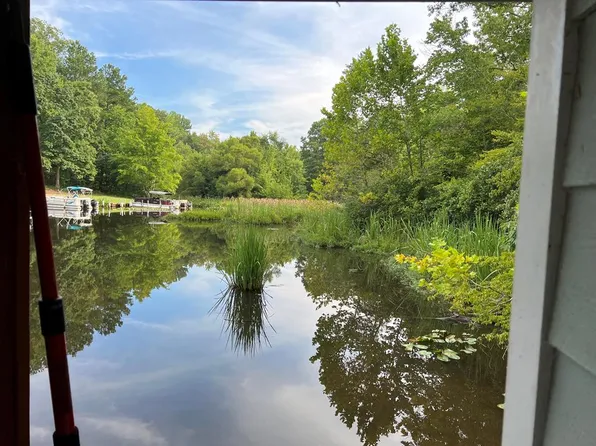 26 Starboard Dr, Bracey, VA 23919
