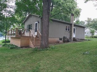 7N047 Riverside Dr, Saint Charles, IL 60174