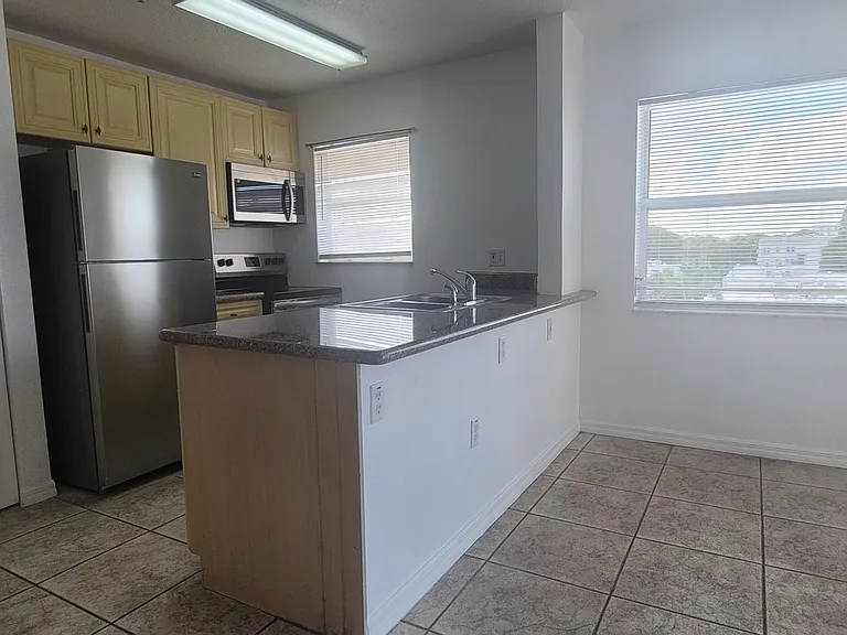 520 SW 5th St — Photo 35