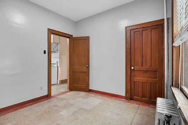 2139 Foster Ave — Photo 21