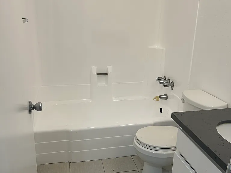4712 Whitsett Ave #3 — Photo 9