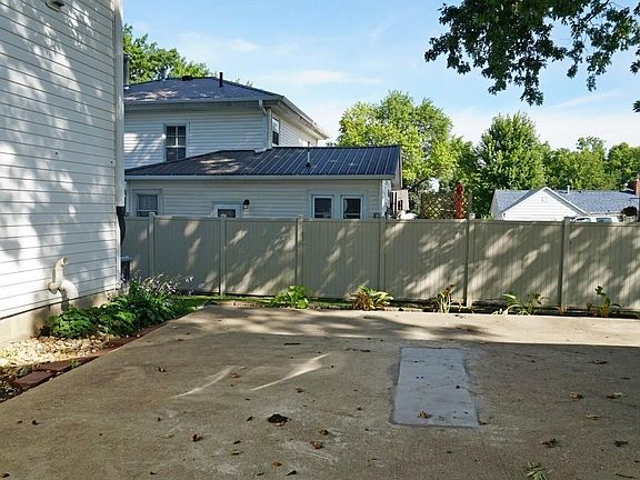 5th image of 906 Freeman St