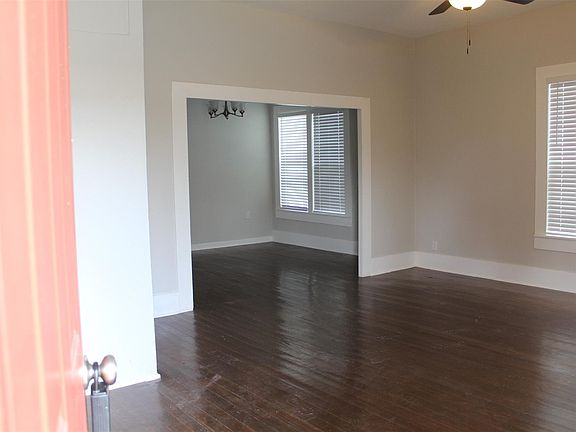 2nd image of 402 Granberry St
