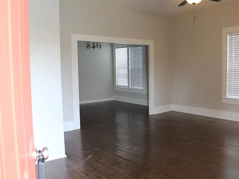 402 Granberry St — Photo 2