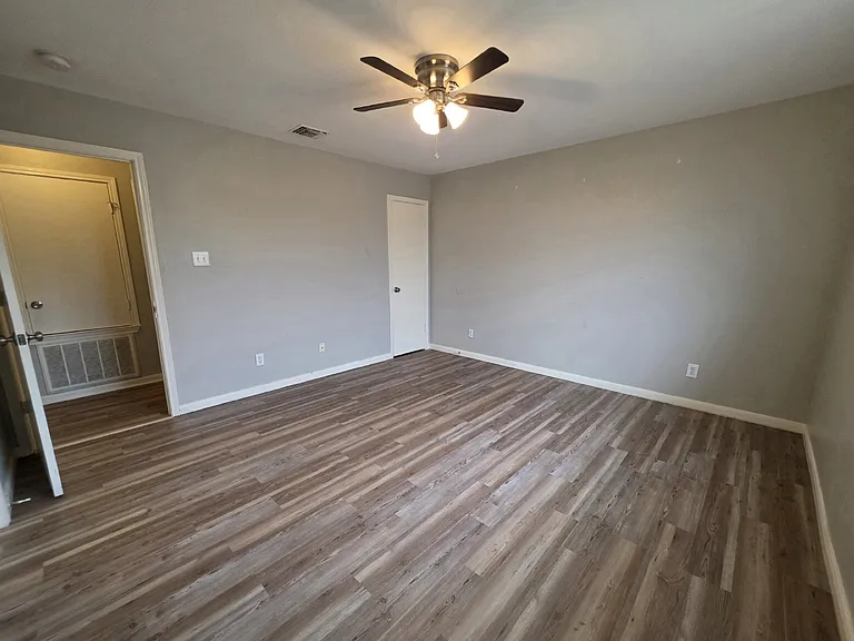 7202 Montgomery Dr — Photo 12