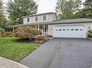 945 Woodridge Dr, Enola, PA 17025