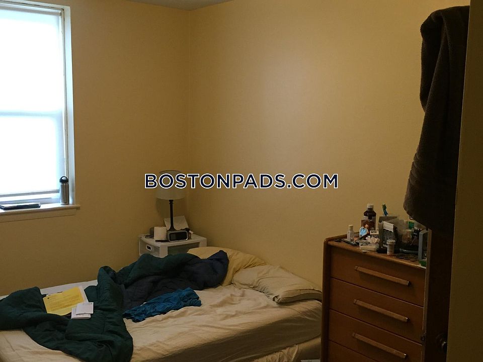 2nd image of 32 Westland Ave APT 18A