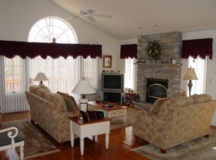 216 Teedyuskung Turn, Hawley, PA 18428