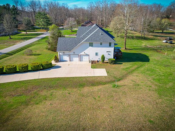 4th image of 422 Sunset Ln