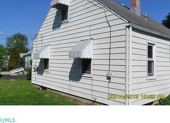 2nd image of 1095 Mohican Ave