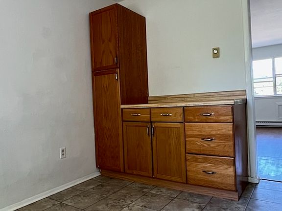 4th image of 5 Belair Drive #5