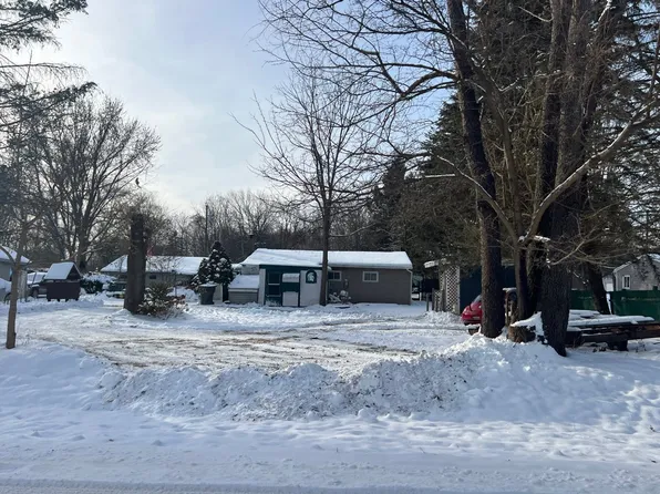 5079 Mack Rd, Howell, MI 48855