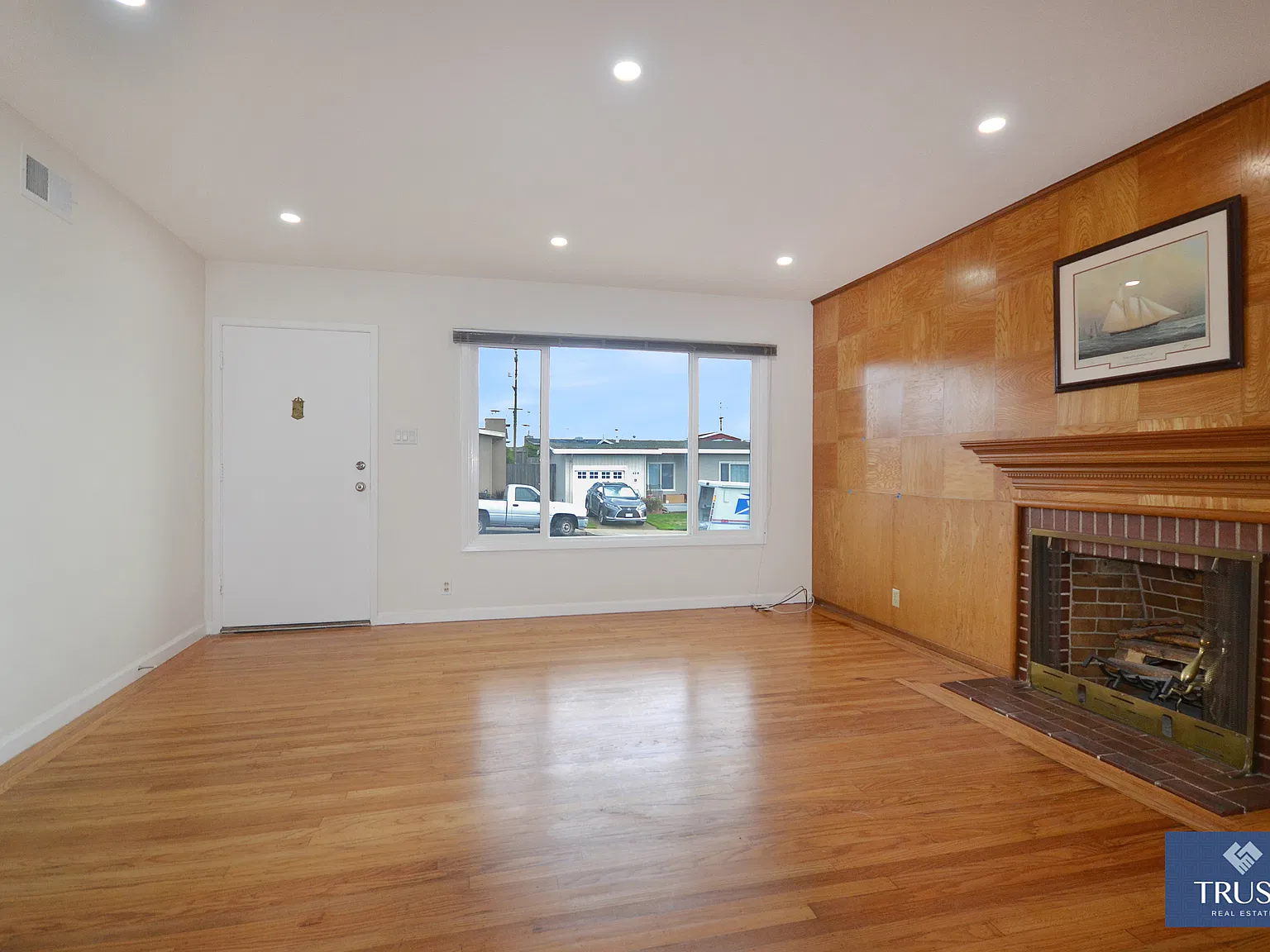 425 Ferndale Ave — Photo 4