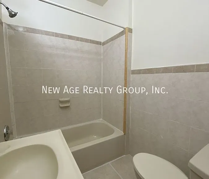 5026 Walnut St #3 — Photo 8