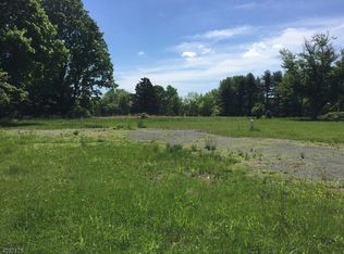 28 Hillcrest Rd, Whitehouse Station, NJ 08889