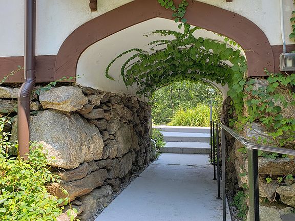 179 Compo Road South