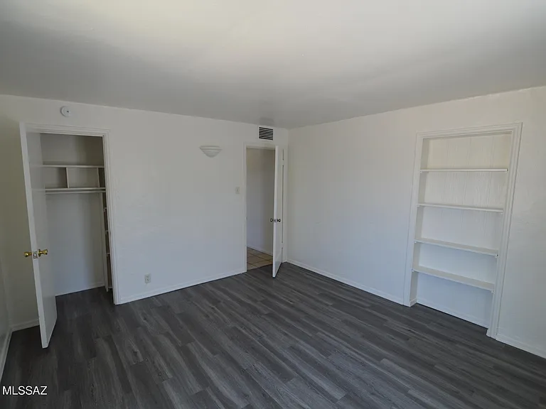 2119 N Catalina Ave — Photo 8