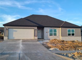 862 Pinnacle St, Prairie Grove, AR 72753