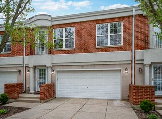 386 Town Place Cir, Buffalo Grove, IL 60089