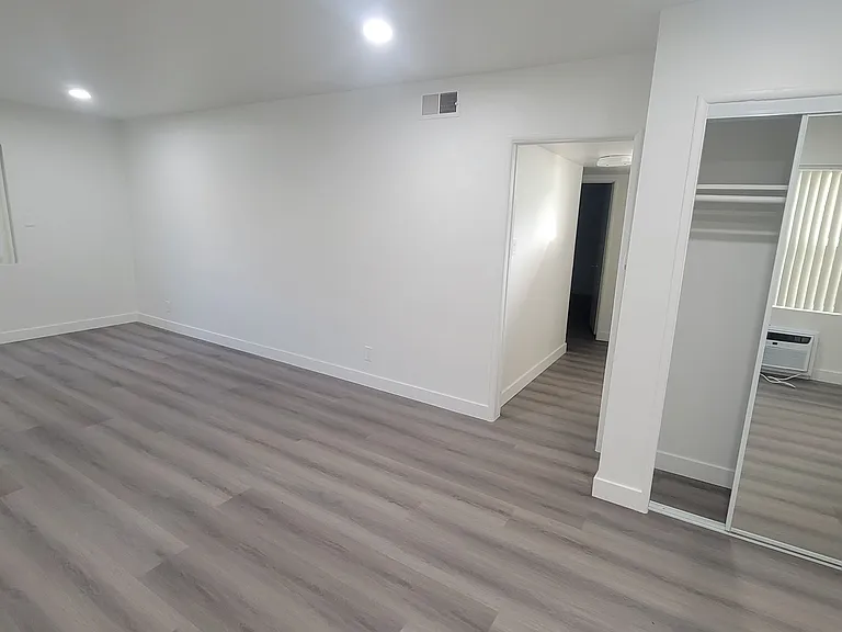 5305 Lindley Ave — Photo 10