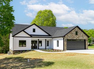 2404 Twin Lake Dr, Bedford, VA 24523