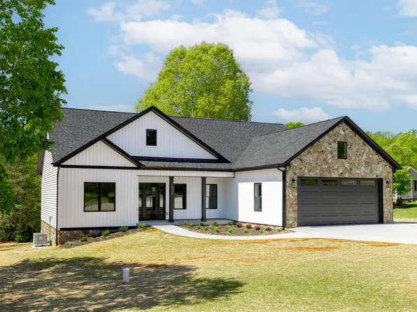2404 Twin Lake Dr, Bedford, VA 24523