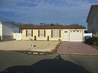 70 Jeteemale Dr, Manahawkin, NJ 08050