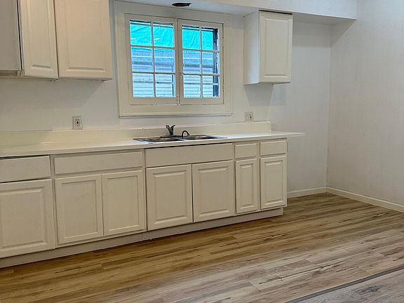 5th image of 138 Humber Ave #1