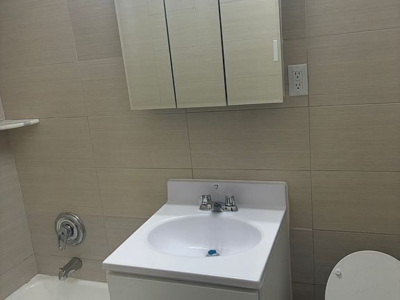 5th image of 86-75 Midland Pkwy APT 5L