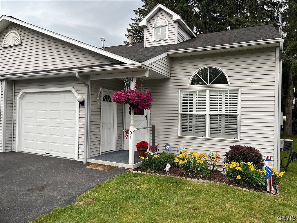 104 Otis St, Liverpool, NY 13088 Zillow