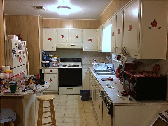 3rd image of 5904 Skylark Dr