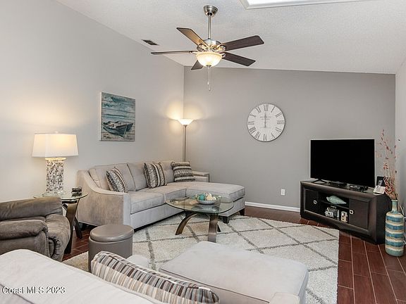 3rd image of 768 John Adams Ln